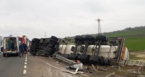 Tekirdağ’da ayçiçeği yağı yüklü tanker devrildi: 1 ölü