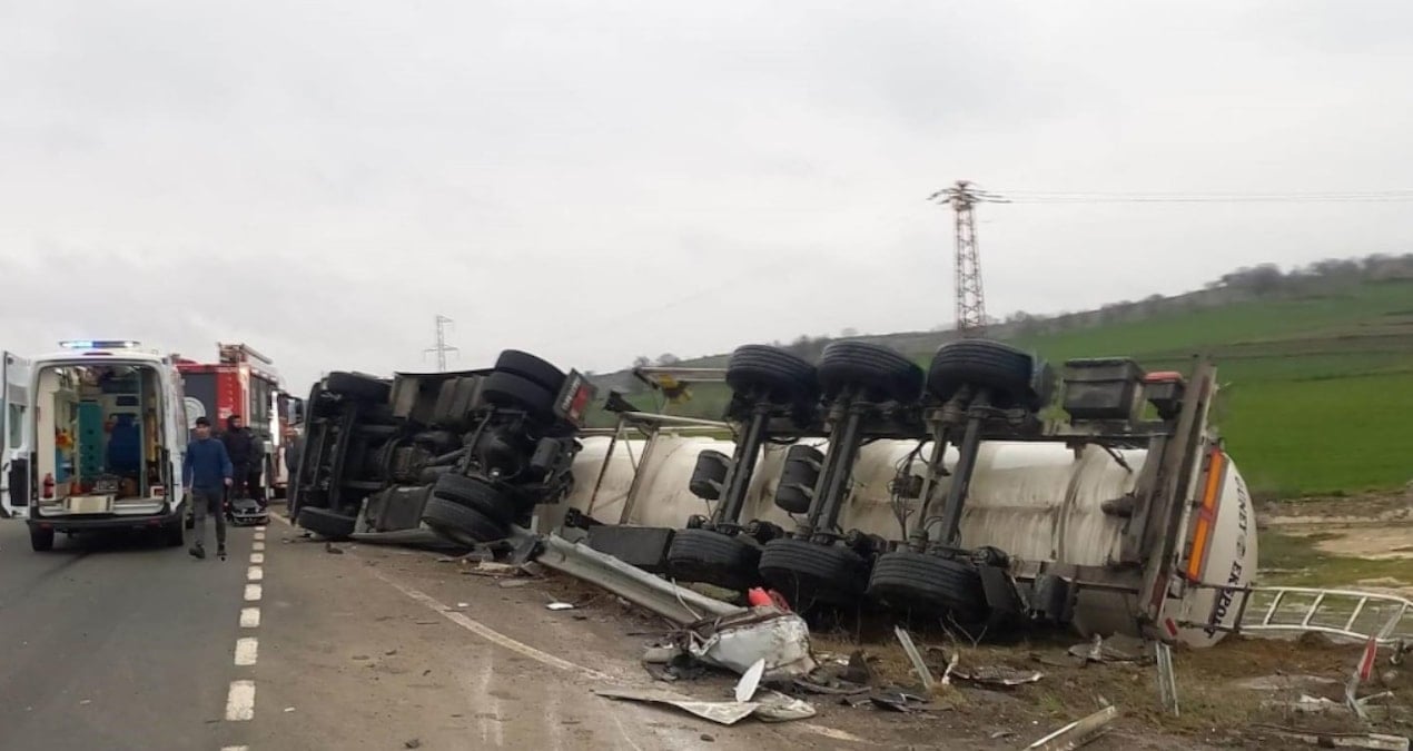 Tekirdağ’da ayçiçeği yağı yüklü tanker devrildi: 1 ölü