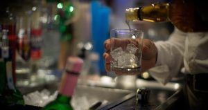 Teklif kabul edildi! Alkollü içeceklerle ilgili yeni düzenleme