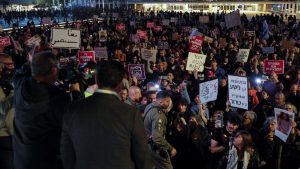 Tel Aviv’de “savaştan bıktık” diyen İsraillilere polis müdahalesi