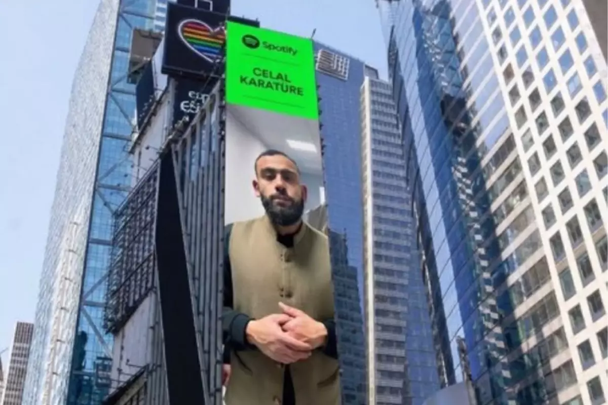 Times Meydanı’nda bir Türk yıldızı: Celal Karatüre dünya listelerini sallıyor