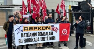 TİP üyeleri kendilerini İsrail’e bomba satan Repkon’un fabrika kapısına zincirledi