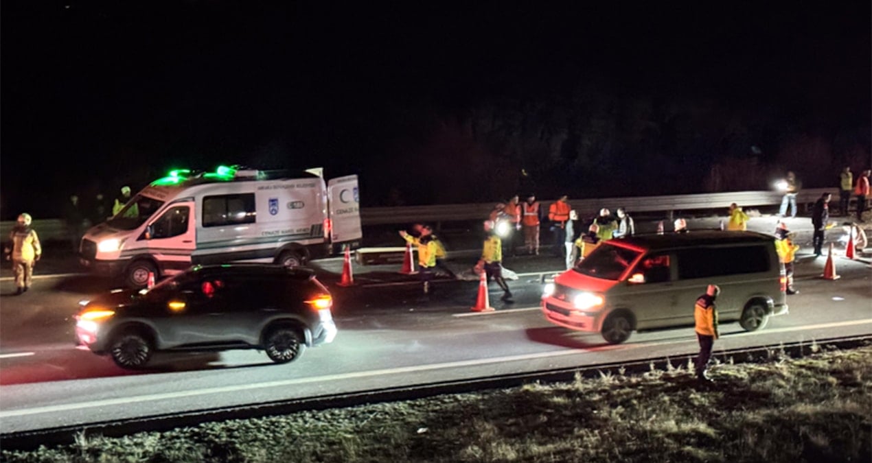 TIR ile yolcu otobüsü çarpıştı: 1 ölü, 15 yaralı