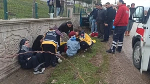 Tokat’ta Elektrik Direğine Çarpan Araçta 4 Yaralı