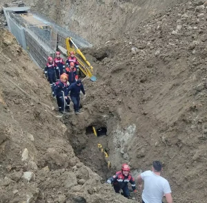 Trabzon’da Göçükte Mahsur Kalan Operatör Kurtarıldı