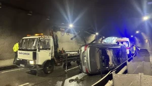 Trabzon’da Otomobil Devrildi: 2 Yaralı