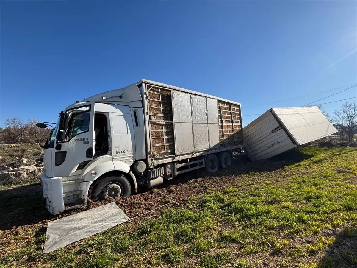 Traktör Kamyonla Çarpıştı: Sürücü Ağır Yaralandı