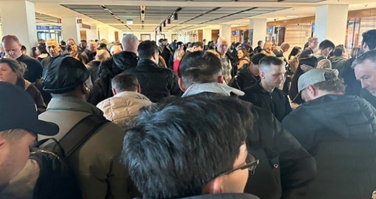 Türk turizmciler havalimanında saatlerce bekletildi