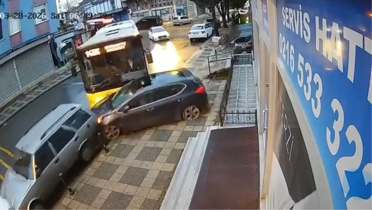 Ümraniye’de İETT Otobüsü Kaza Yaptı