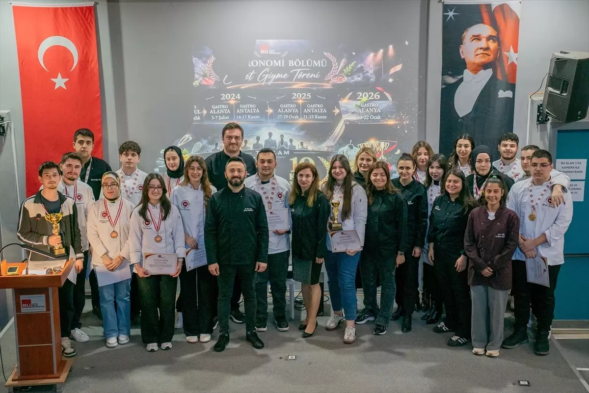 Üniversitede Ceket Giyme Töreni