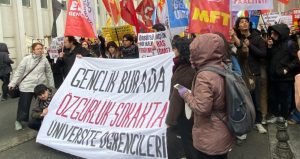 Üniversiteliler 19 Mart’ın 1. yılında Beyazıt Meydanı’ndaydı: Hiçbir yere gitmiyoruz!