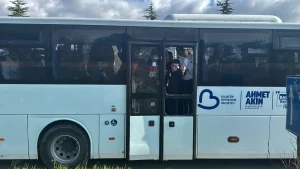 Uşak’ta Balıkesirspor taraftarlarını taşıyan otobüse taşlı saldırı