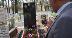 Uzaklık artık engel değil! Bayram öncesi mezarlara ‘görüntülü ziyaret’