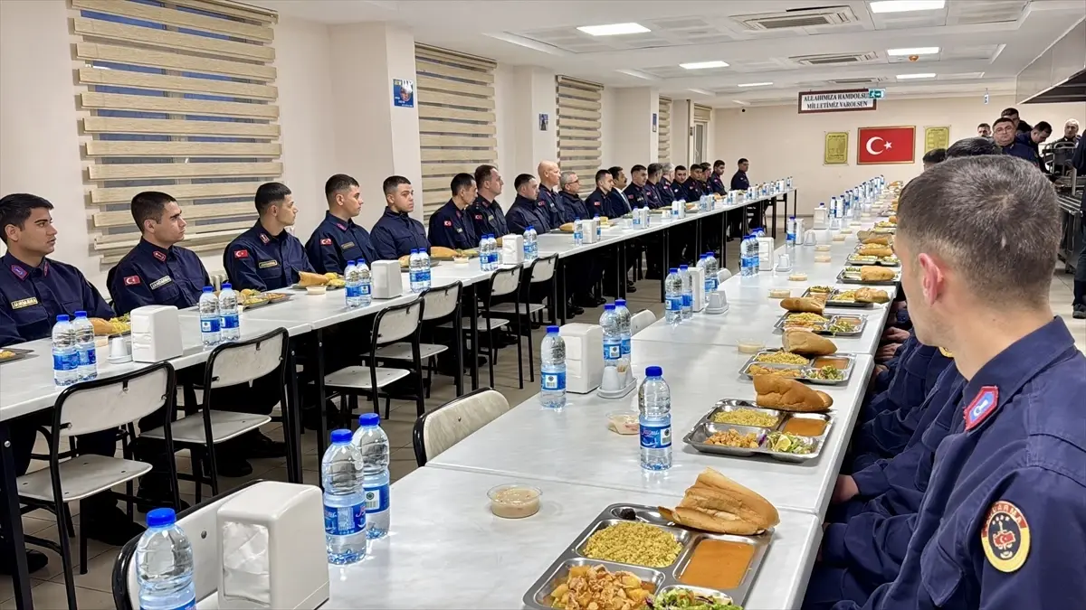 Vali Demiryürek’nden Jandarmaya İftar Ziyareti