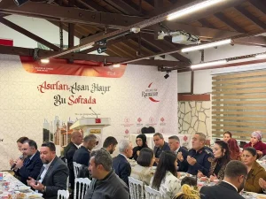 Vali Turan, Roman Vatandaşlarla İftar Yemeğinde Bir Araya Geldi