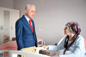 Vali Turan’dan Huzurevi Ziyareti