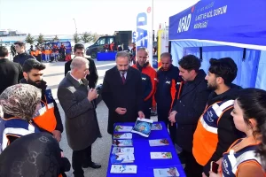 Van’da üniversite öğrencileri afetlere karşı bilgilendiriliyor