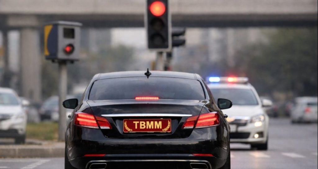 Vatandaşa: Kes ceza – Eski vekile: Bas gaza