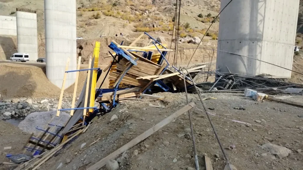 Viyadük inşaatında 4 işçinin öldüğü çökmeye ilişkin 10 sanık hakkındı 15’er yıla kadar hapis istemi