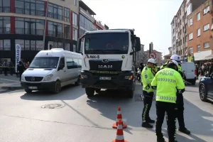 Yalova’da Kamyon Kazası: 75 Yaşındaki Adam Hayatını Kaybetti