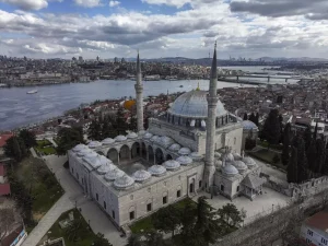Yavuz Sultan Selim Camisi: Osmanlı Mimarisinin İkonu