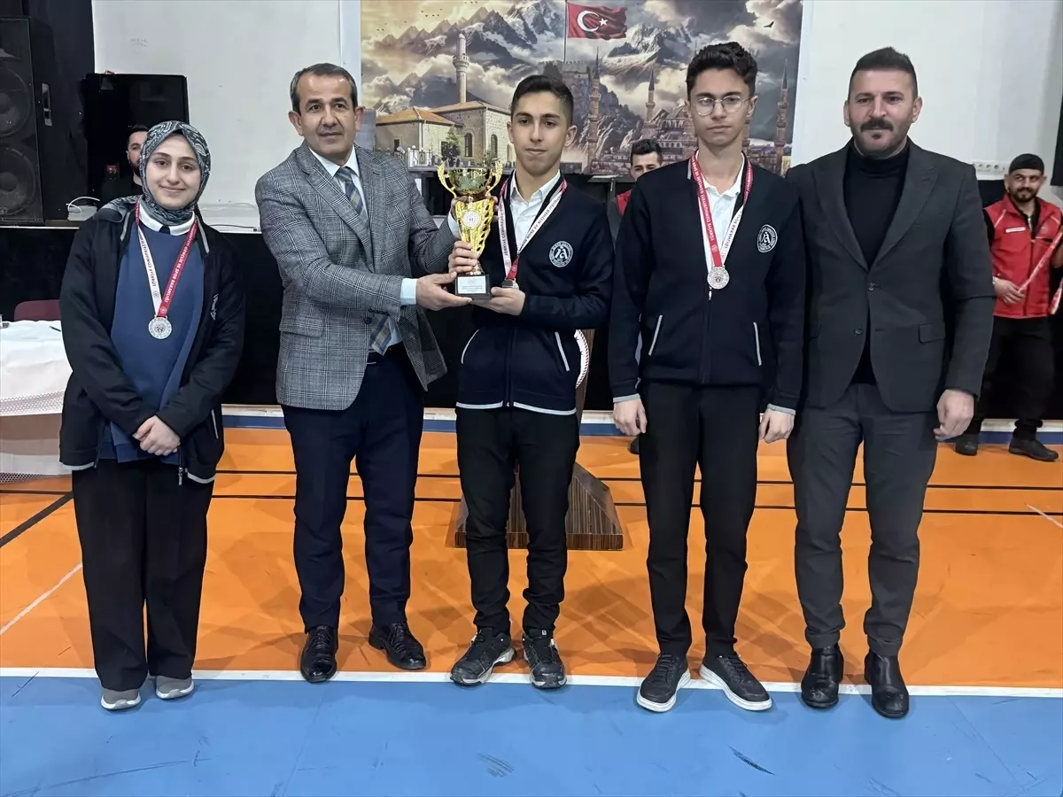 Yüksekova’da Bilgi Yarışması Heyecanı