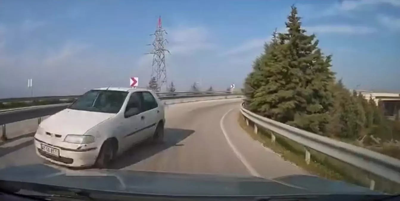 Yunusemre’de Ters Yöne Giren Araç Kamereye Yansıdı