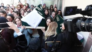 Zeytinburnu’nda Anne Kız Defnedildi