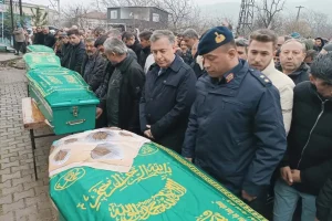 Aile katliamında yürek yakan detay: 4 tabut yan yana