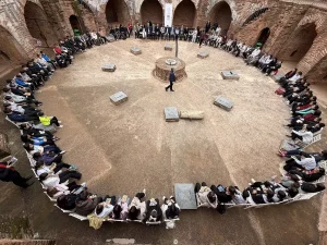 Alanya’da 800 Öğrenci Kızılkule’de Kitap Okudu
