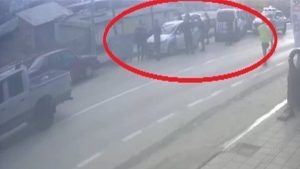 Bursa’da silahlı saldırıya uğrayan kişi yaralı halde aracıyla kaçtı