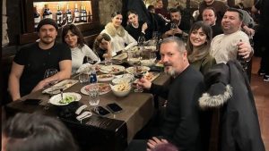 Çağatay Ulusoy, sevgilisi Aslıhan Malbora için gitar çaldı