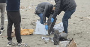 Dalgaların kıyıya sürüklediği çuvaldan uyuşturucu çıktı!