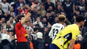 Fenerbahçe-Beşiktaş derbilerinde kart sayıları dikkati çekiyor