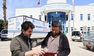 Hortum ve yağıştan zarar gören Kumlucalı çiftçilere sera naylonu desteği