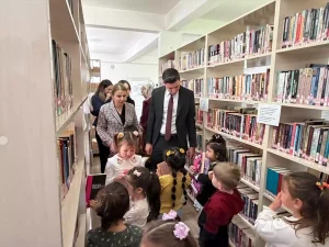 Kaymakam Akar Kütüphane Ziyaretinde