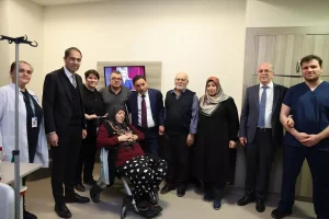 Kayseri Valisi Çiçek, hastanede tedavi gören şehit annesini ziyaret etti