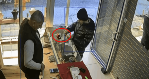 Kuyumcudan 60 bin liralık yüzük çalan hırsız yakalandı