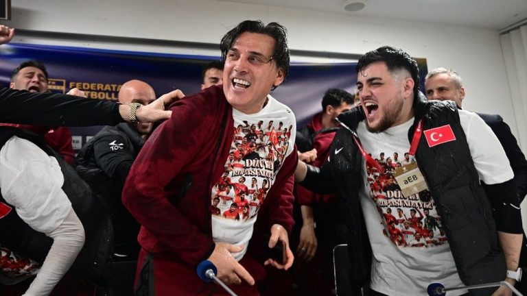 Milli futbolcuların coşkusu! Basın toplantısını bastılar