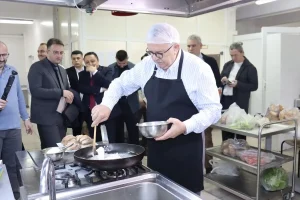 Rektörden Öğrencilere Mutfak Eğitimi