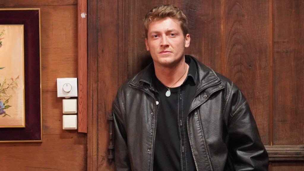 Taşacak Bu Deniz İso’nun eski aşkı Sevdiğim Sensin’den çıktı